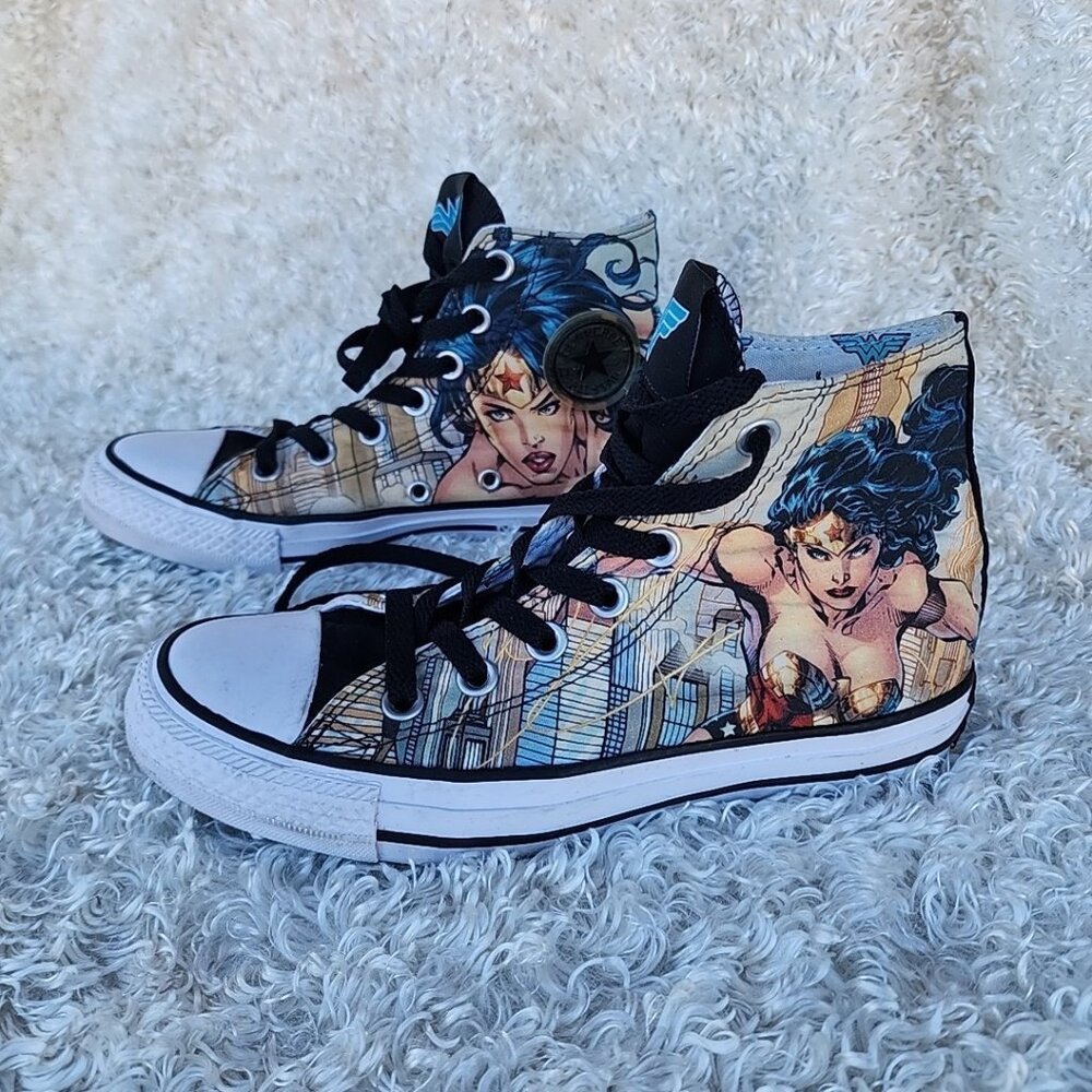 Converse Wonder Woman High Top Chuck Taylor Women's 6 Men's 4 Euro 36.5